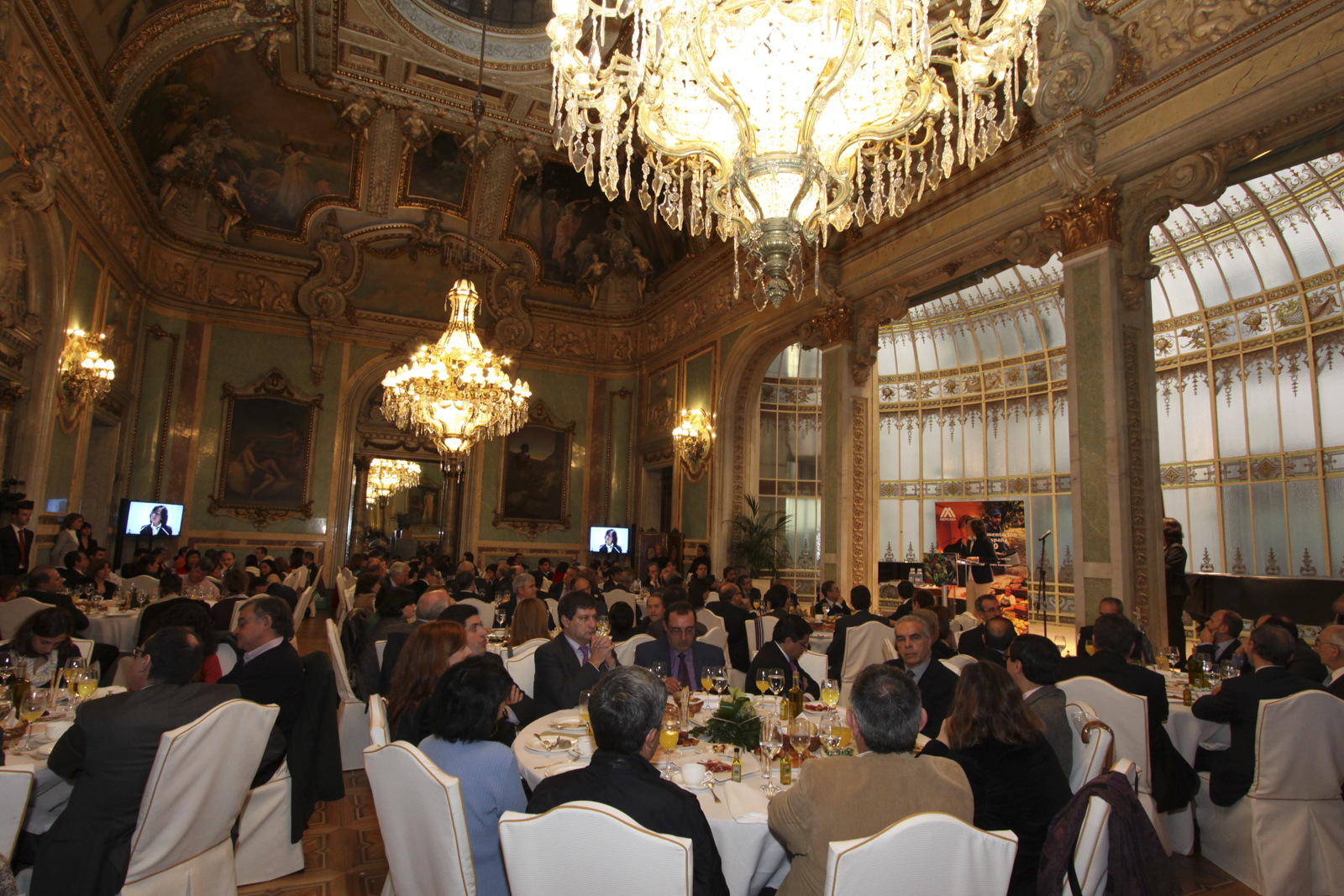 Imagen de cena con mucha gente en gala Presentación Alimentación en España 2010.