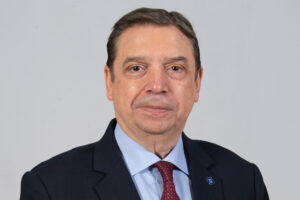 60 años donde la proximidad se conecta con el mundo